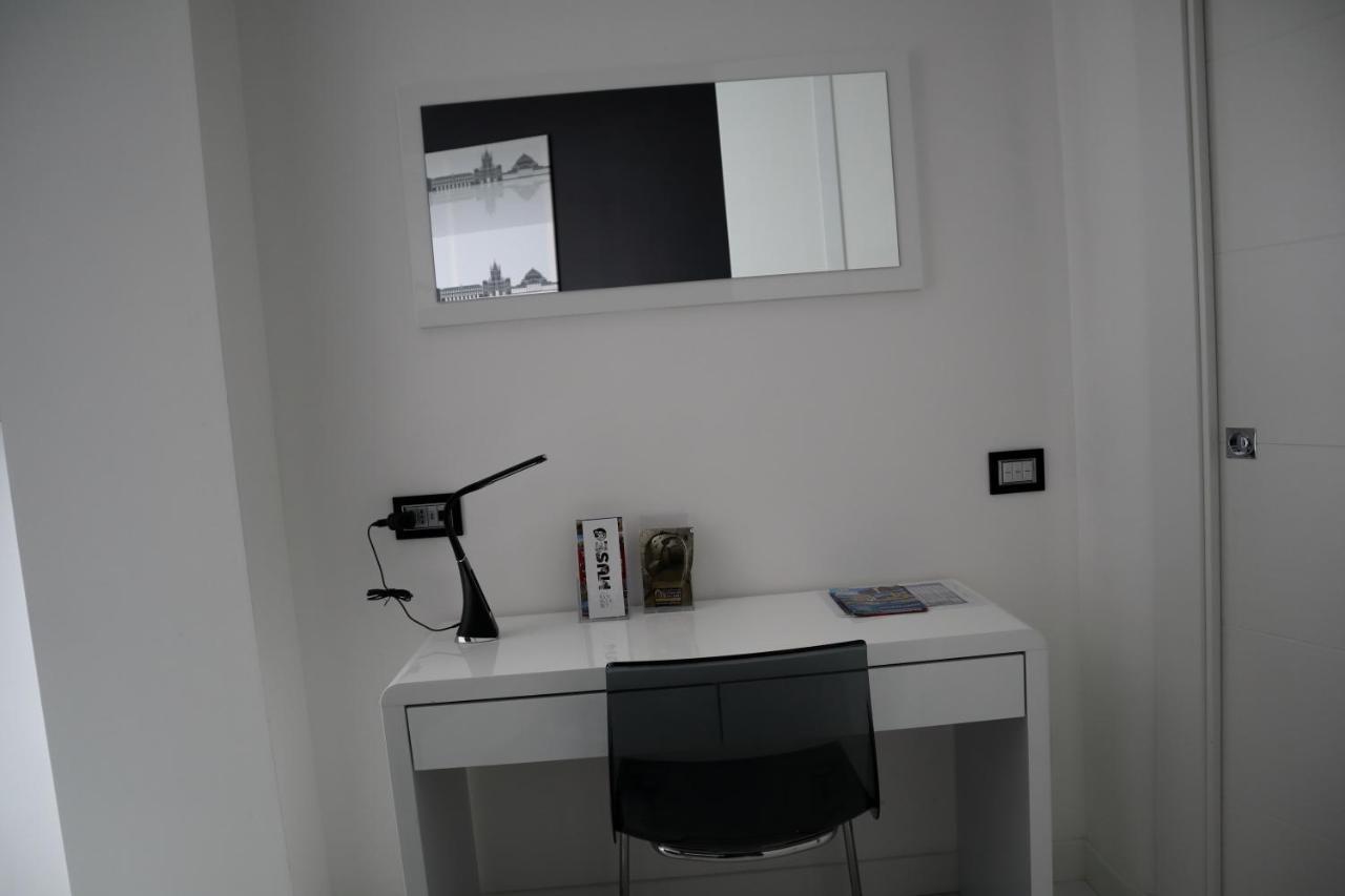 Rettifilo 201 Exclusive Rooms Napoli Bagian luar foto