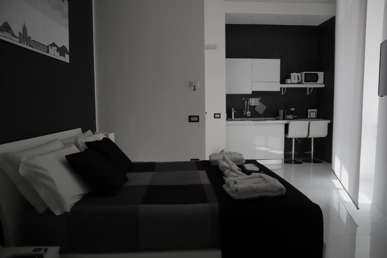 Rettifilo 201 Exclusive Rooms Napoli Bagian luar foto