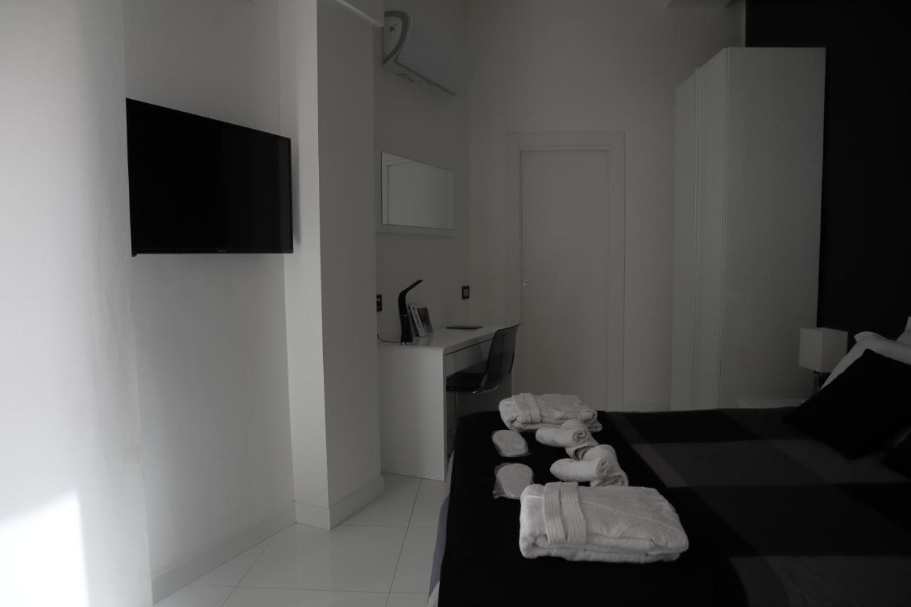 Rettifilo 201 Exclusive Rooms Napoli Bagian luar foto