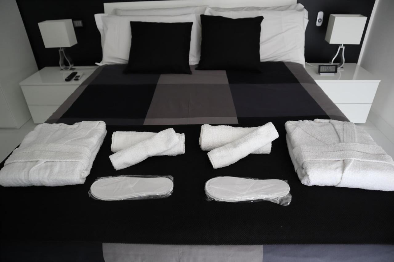 Rettifilo 201 Exclusive Rooms Napoli Bagian luar foto