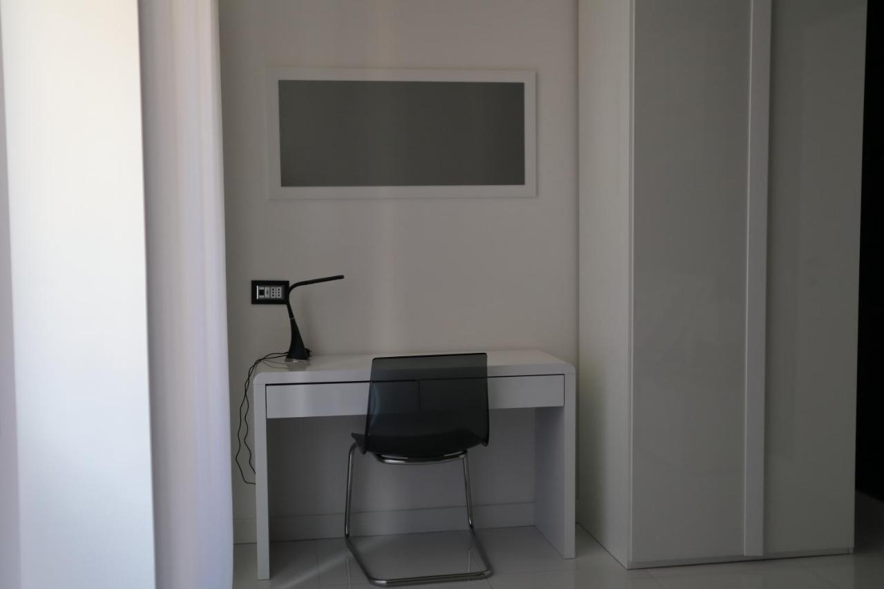 Rettifilo 201 Exclusive Rooms Napoli Bagian luar foto