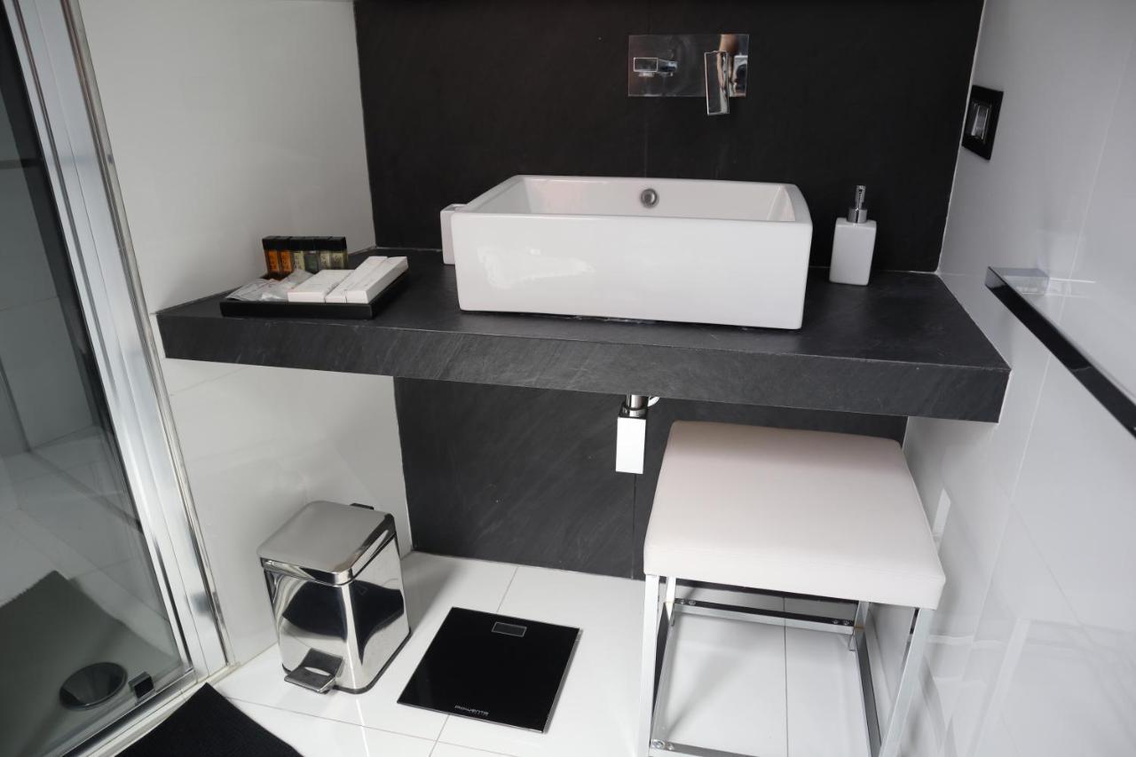 Rettifilo 201 Exclusive Rooms Napoli Bagian luar foto