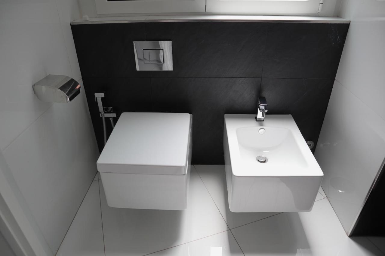 Rettifilo 201 Exclusive Rooms Napoli Bagian luar foto