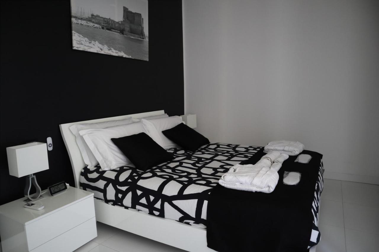 Rettifilo 201 Exclusive Rooms Napoli Bagian luar foto