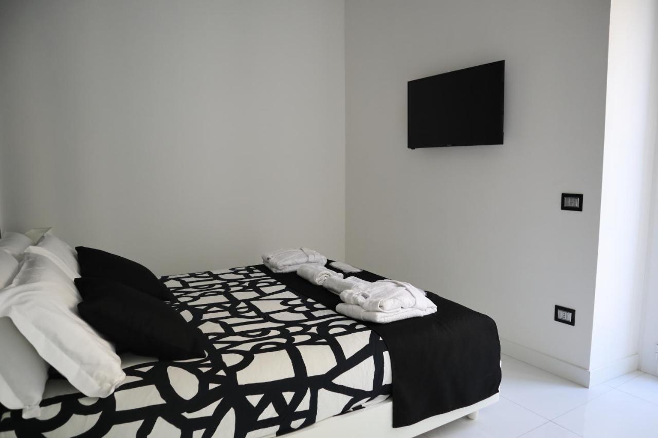 Rettifilo 201 Exclusive Rooms Napoli Bagian luar foto