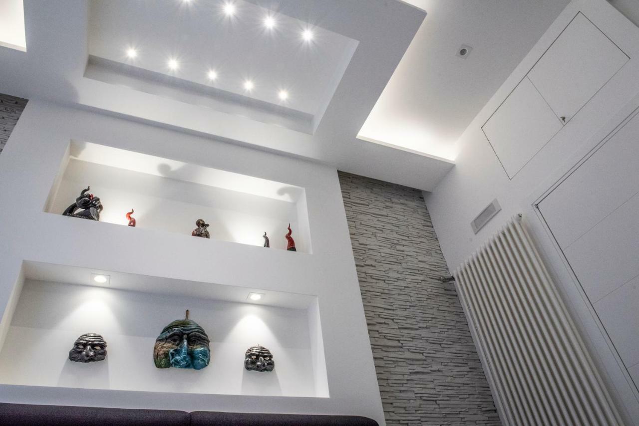 Rettifilo 201 Exclusive Rooms Napoli Bagian luar foto