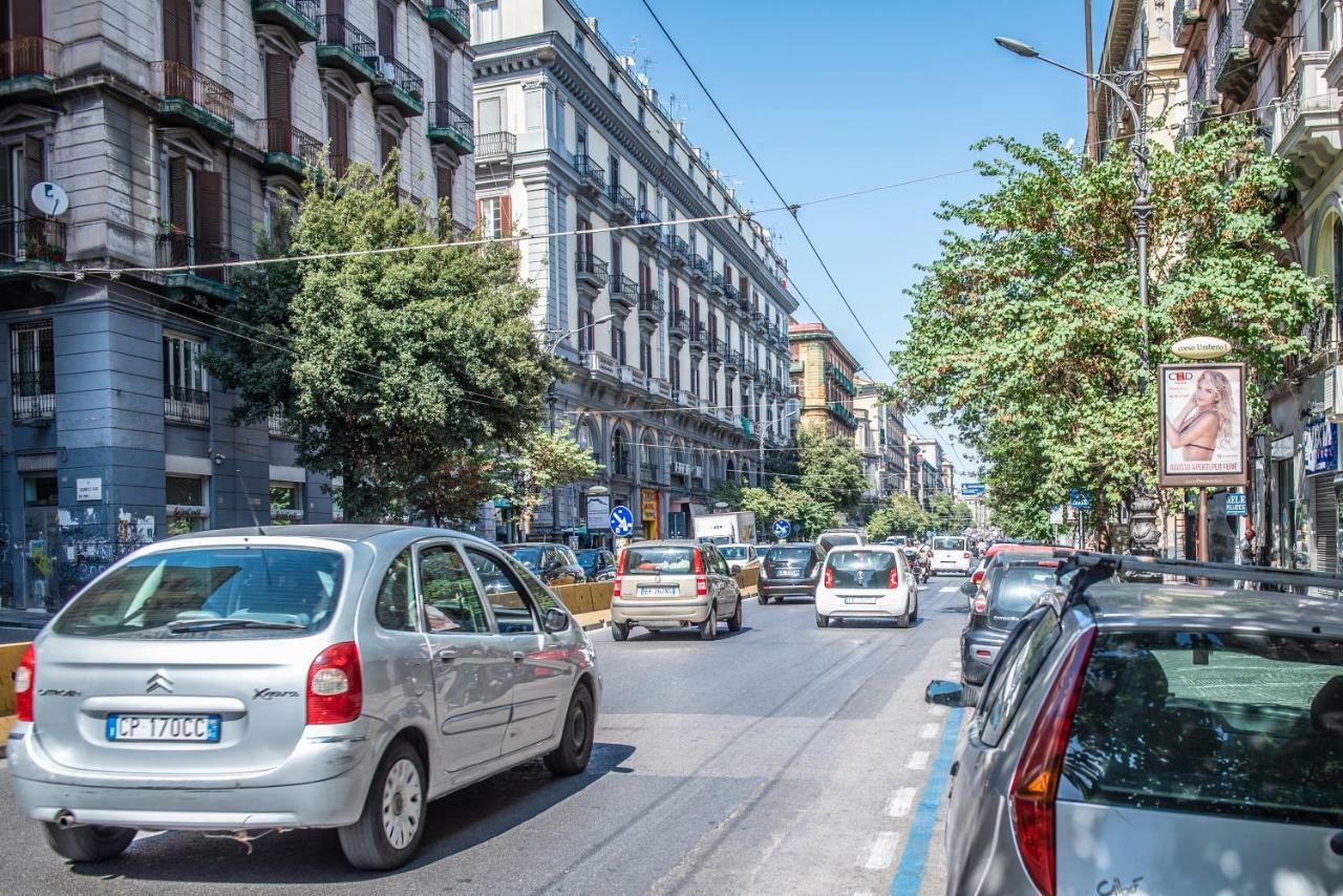 Rettifilo 201 Exclusive Rooms Napoli Bagian luar foto