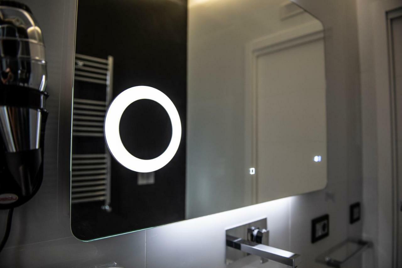Rettifilo 201 Exclusive Rooms Napoli Bagian luar foto