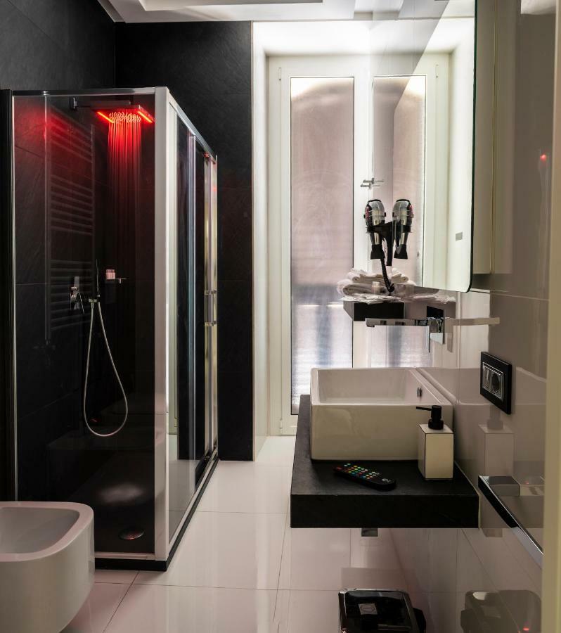Rettifilo 201 Exclusive Rooms Napoli Bagian luar foto