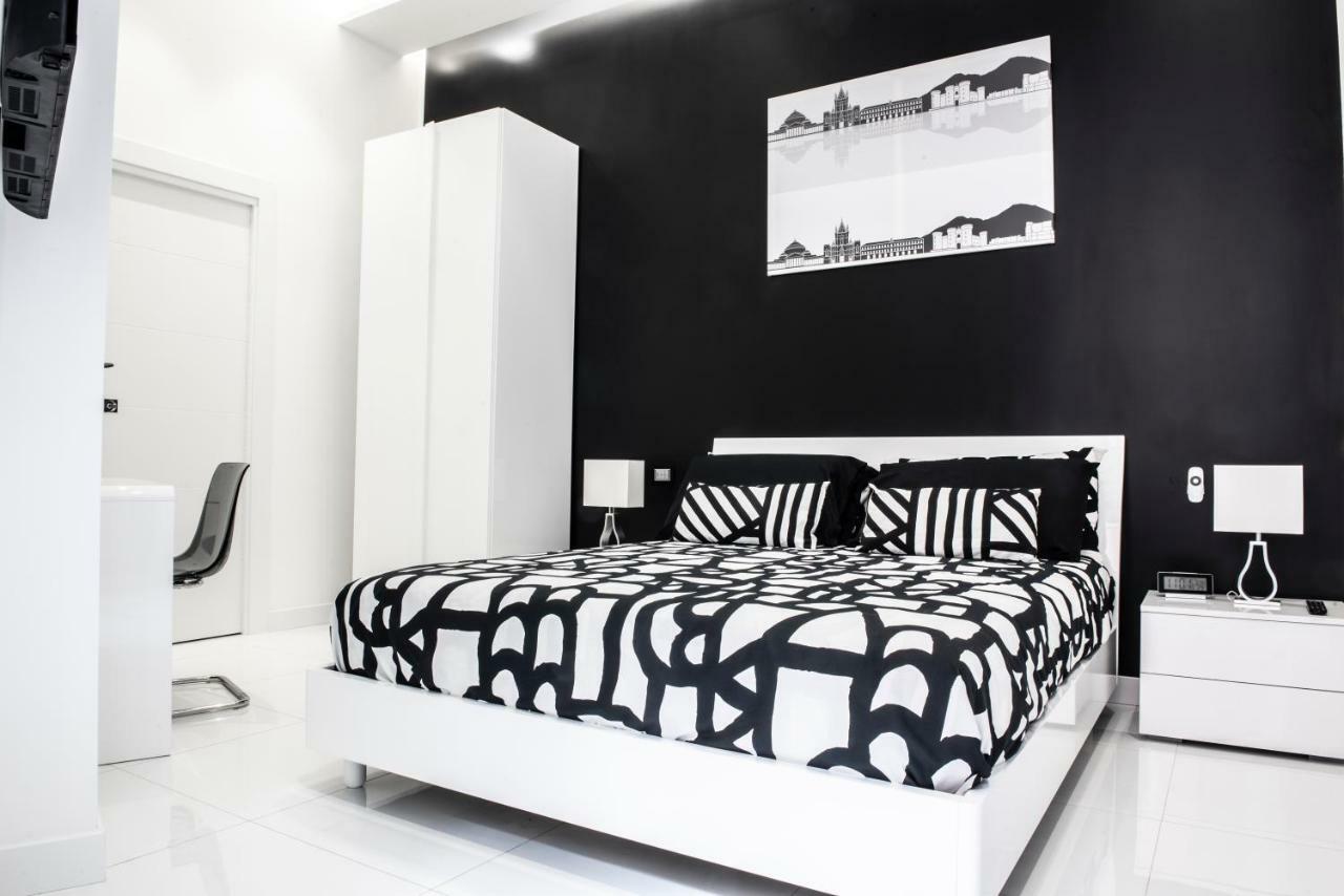 Rettifilo 201 Exclusive Rooms Napoli Bagian luar foto