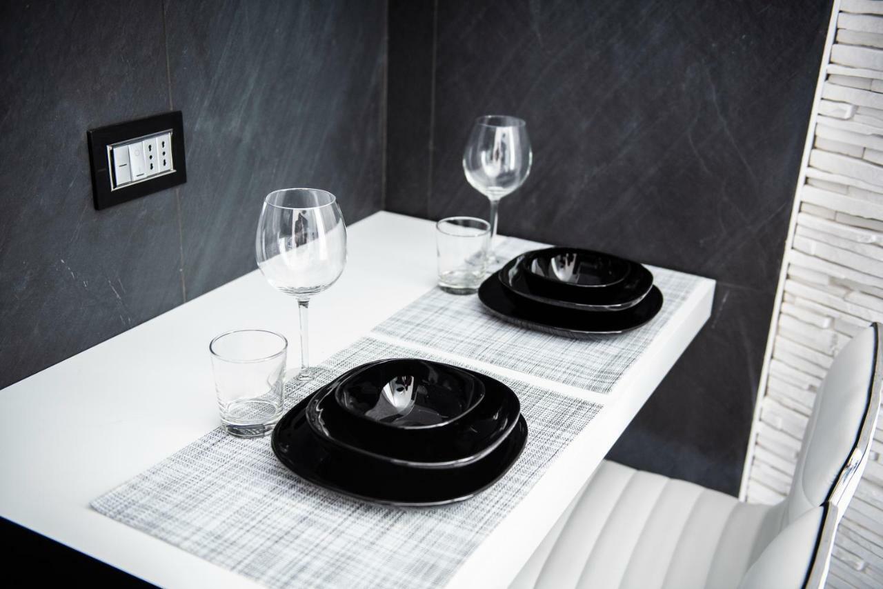 Rettifilo 201 Exclusive Rooms Napoli Bagian luar foto